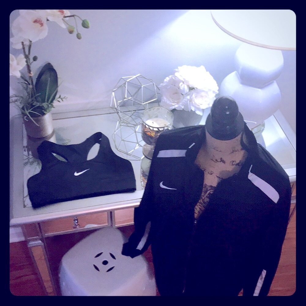 🛑Nike Jacket  with a Free Sports Bra
